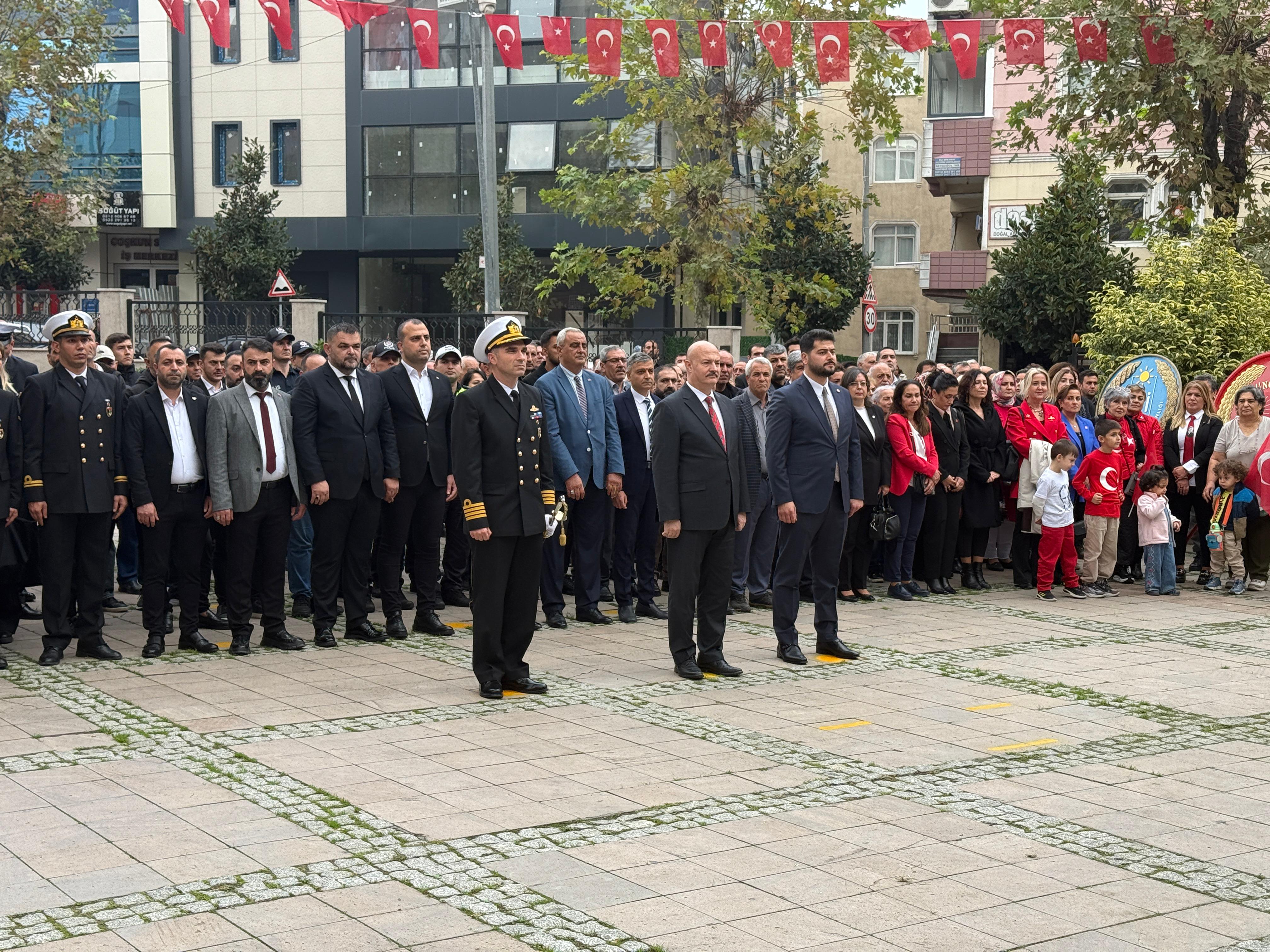 29 Ekim Cumhuriyet Bayramı’nın 102.yıl dönümü kutlamaları kapsamında Atatürk Anıtı’na Çelenk Sunma Töreni düzenlendi.