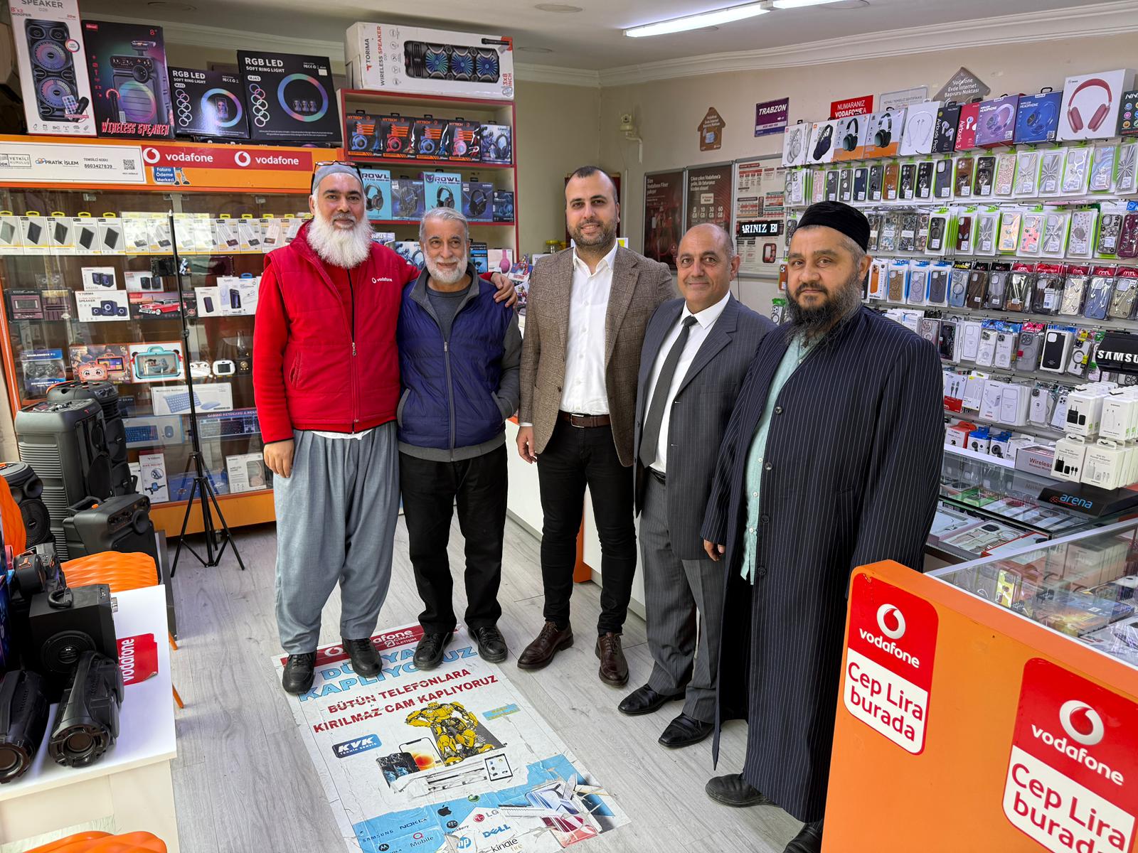 İlçe Başkanımız Sn. Devran Yalçınkaya, Tozkoparan mahallemizde esnaflarımızla bir araya gelerek talep ve görüşlerini dinledi. Güngören’imizin kalkınması için sahadayız, milletimizin yanındayız.